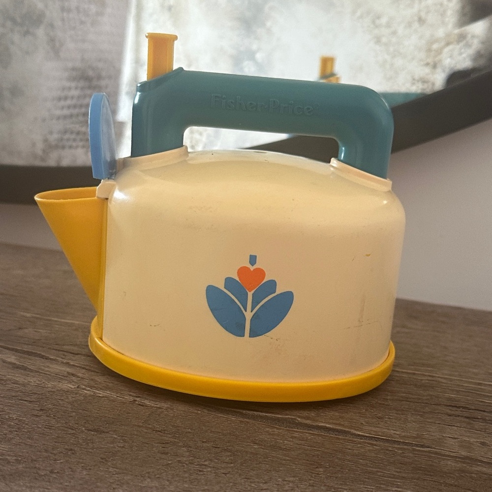 1087 Fisher Price singing tea kettle good condition